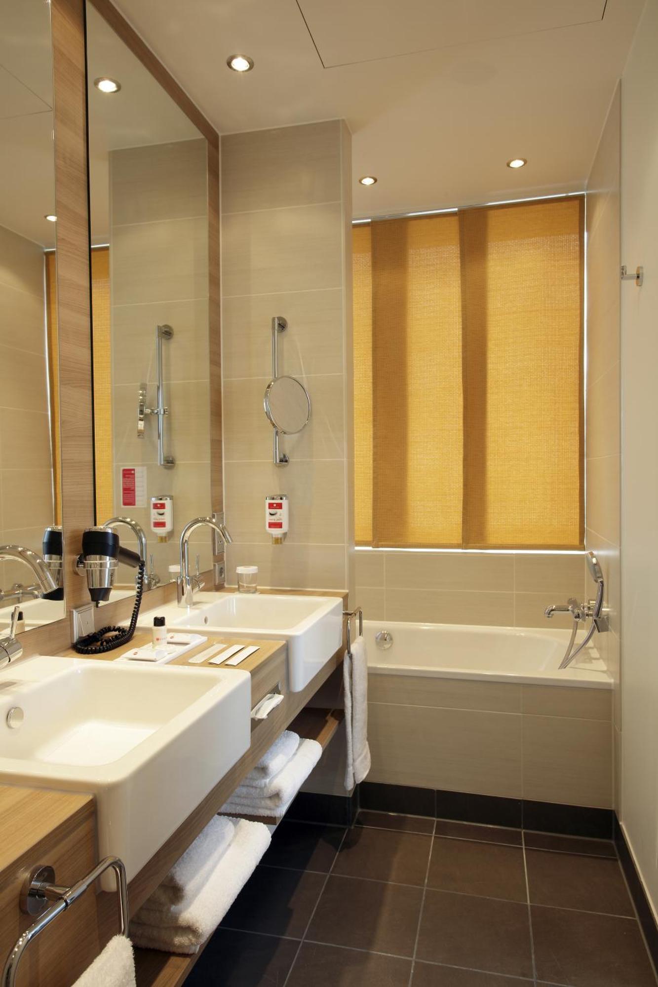 Suite,1211781934:JPEG